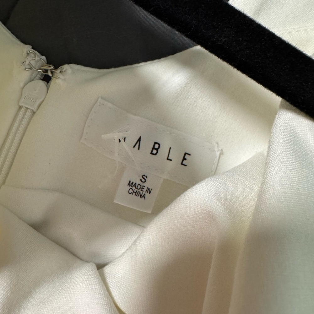 NWOT MABLE Elegant Dress with Bow Detail - Picture 4 of 4